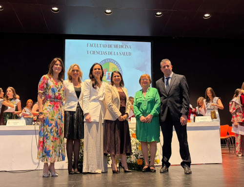 Los Profesores Dr. Francisco José Rodríguez Velasco y Dra. Guadalupe Gil Fernández padrinos de la XIV Promoción del Grado en Enfermería de la Facultad de Medicina y Ciencias de la Salud de la UEx